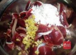 泡椒炒鸭胗的做法图解1