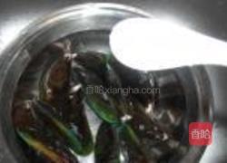 粉丝蒜蓉蒸青口的做法图解5