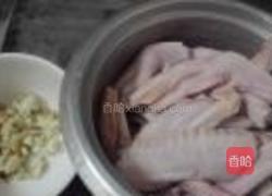 沙姜焖鸭掌鸭翅的做法图解1