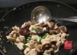 双菇炒鸡片的做法图解8