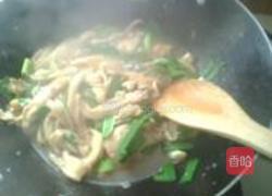 蒜苗炒蘑菇的做法图解6