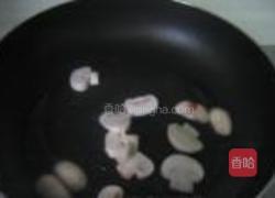 茭白炒口蘑的做法图解2