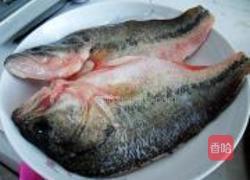 酸甜鲈鱼片的做法图解1