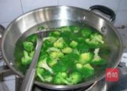 西兰花拌蘑菇的做法图解2