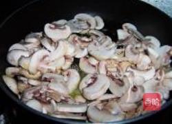 奶油蘑菇鸡肉饭的做法图解4