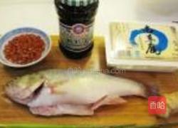 橄榄菜蒸鲈鱼的做法图解1