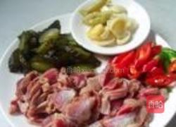 酸黄瓜炒鸡胗的做法图解2