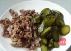 酸黄瓜炒鸡胗的做法图解3