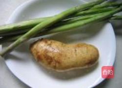 芝麻拌土豆的做法图解1