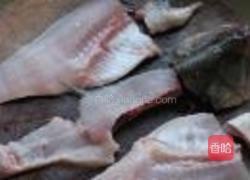 果粒浇汁鲈鱼的做法图解3