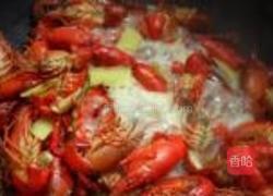 手剥小龙虾的做法图解2