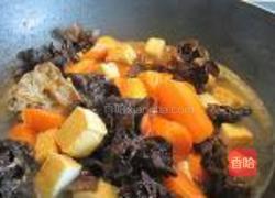 木耳萝卜焖豆腐鱼饼的做法图解5