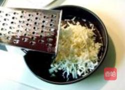 蘑菇培根比萨蛋糕的做法图解3