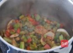 香烧鸡腿煲的做法图解7
