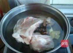 猪骨汤炖白菜海带的做法图解2