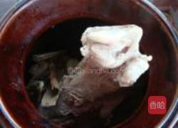 猪骨汤炖白菜海带的做法图解5