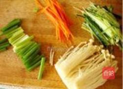 葱油拌金针菇的做法图解2