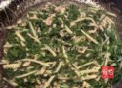 荠菜冬笋炒肉丝的做法图解3