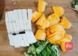 南瓜炒豆腐的做法图解2