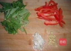 香芹彩椒爆牛肉的做法图解1