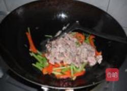 香芹彩椒爆牛肉的做法图解6
