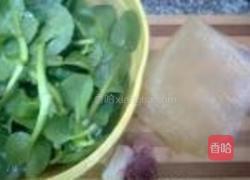 小青菜炒皮卷的做法图解1