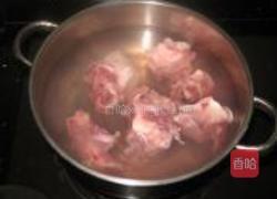 西洋菜煲猪骨汤的做法图解3