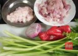 西芹炒肉片的做法图解1
