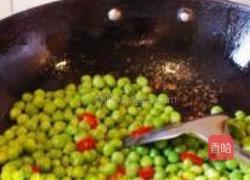 豌豆炒鸡胗的做法图解5