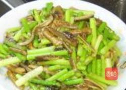 蒜苗炒鳝丝的做法图解15