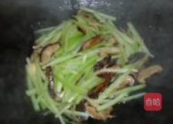 西芹炒香菇的做法图解12