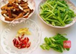 芹菜香干的做法图解2