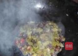酸菜炒荸荠的做法图解4