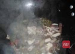 酸菜炒荸荠的做法图解5