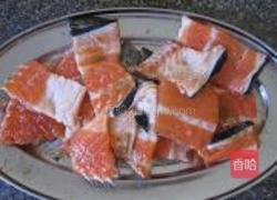 三文鱼骨韭菜花的做法图解1