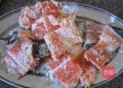 三文鱼骨韭菜花的做法图解2