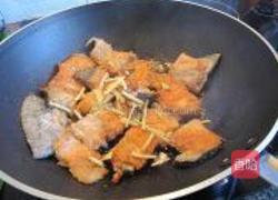 三文鱼骨韭菜花的做法图解5