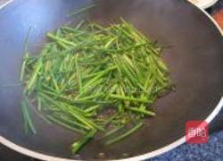 三文鱼骨韭菜花的做法图解7