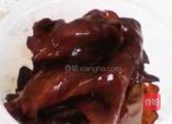 黄豆芽炒木耳的做法图解3