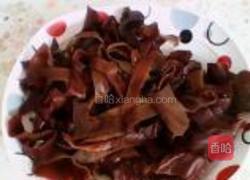 黄豆芽炒木耳的做法图解4