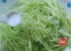 凉拌莴苣丝的做法图解3