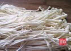 捞汁金针菇的做法图解1