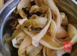 酸菜氽白肉的做法图解1