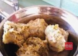 酸菜氽白肉的做法图解3