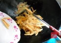 豆瓣腐竹鱿鱼丝的做法图解5