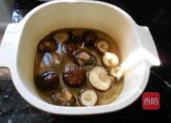 冬菇扒鸭的做法图解1