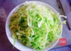 番茄木耳卷心菜的做法图解3