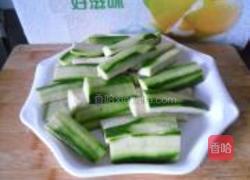 蟹棒丝瓜条的做法图解2
