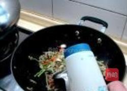 香椿鸡蛋炒三丝的做法图解6