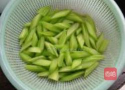 西芹洋葱炒虾的做法图解5